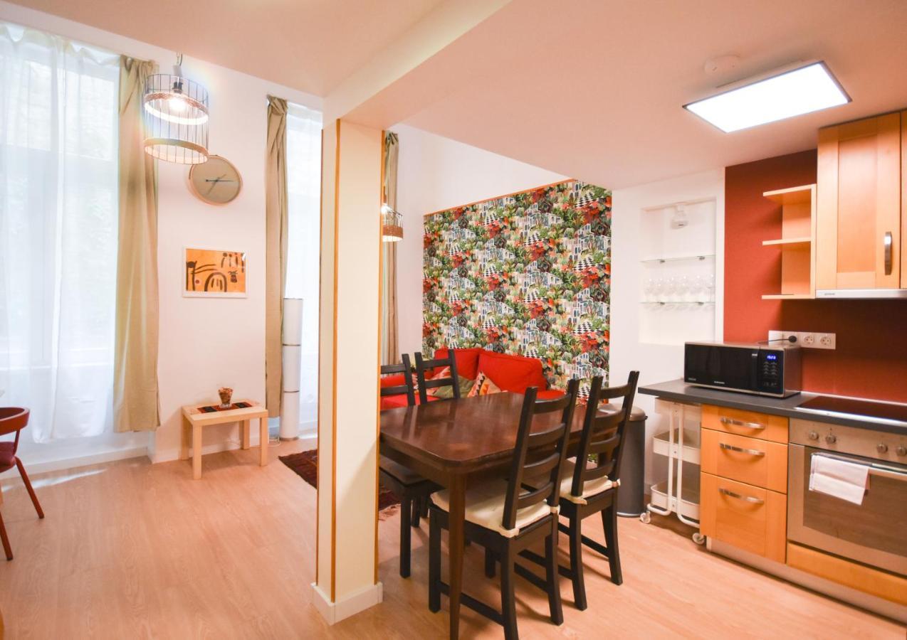 Apartamento Comfortable Apartament On The Boulevard For 4 People Budapest Exterior foto